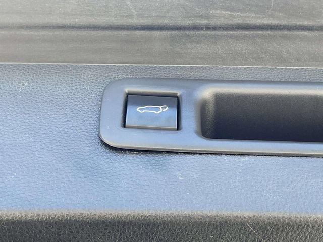 Used 2021 Toyota Highlander XLE AWD/4WD image 13