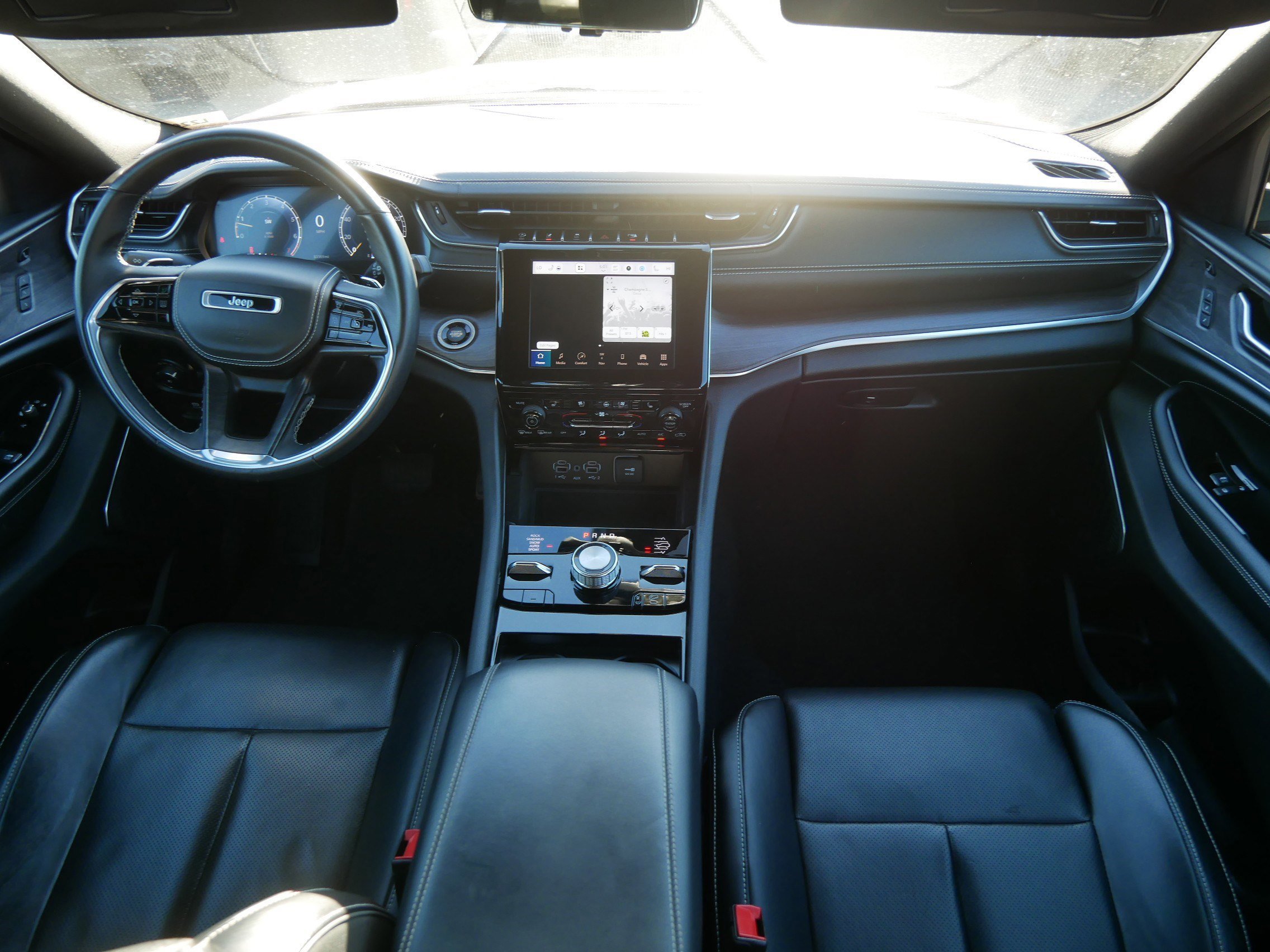 Used 2022 Jeep Grand Cherokee Overland w/ Luxury Tech Group IV image 10