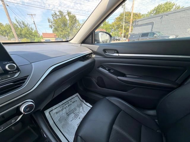 Used 2024 Nissan Altima 2.5 SR FWD image 29