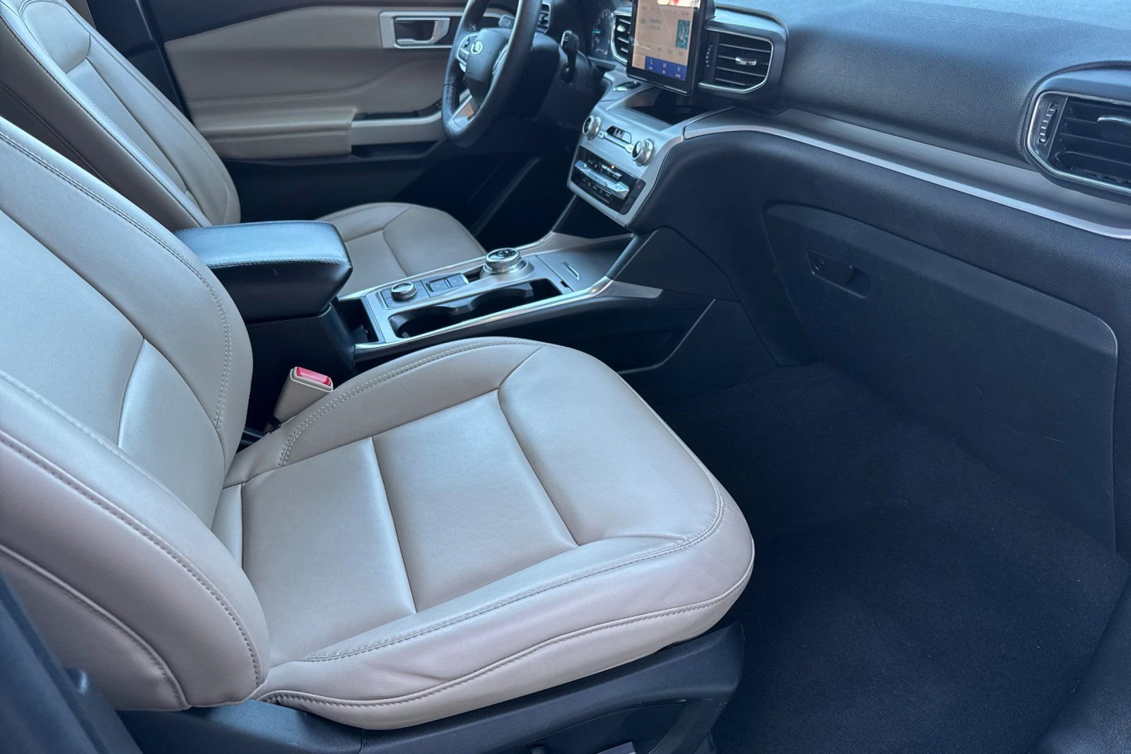 Certified 2022 Ford Explorer XLT w/ Equipment Group 202A image 20