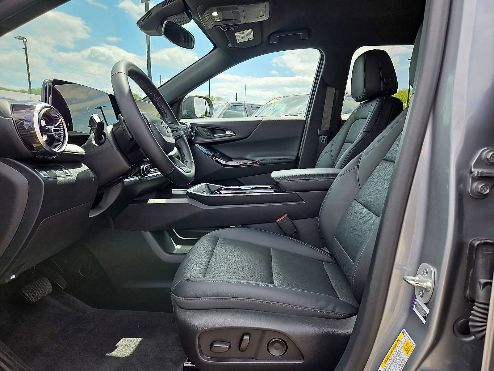 Used 2025 Chevrolet Equinox LT w/ Convenience Package II AWD/4WD image 12