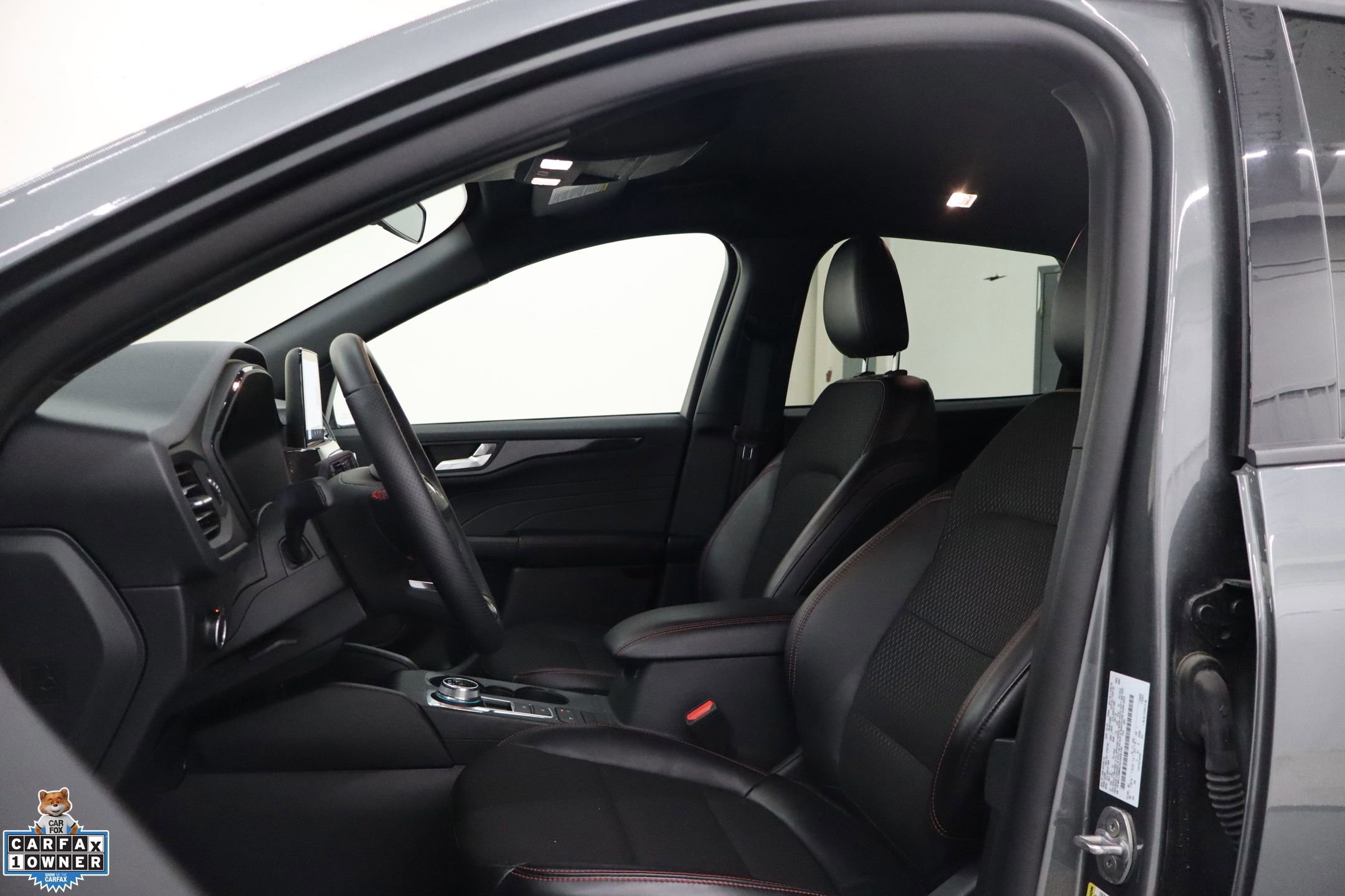 Certified 2025 Ford Escape ST-Line image 19