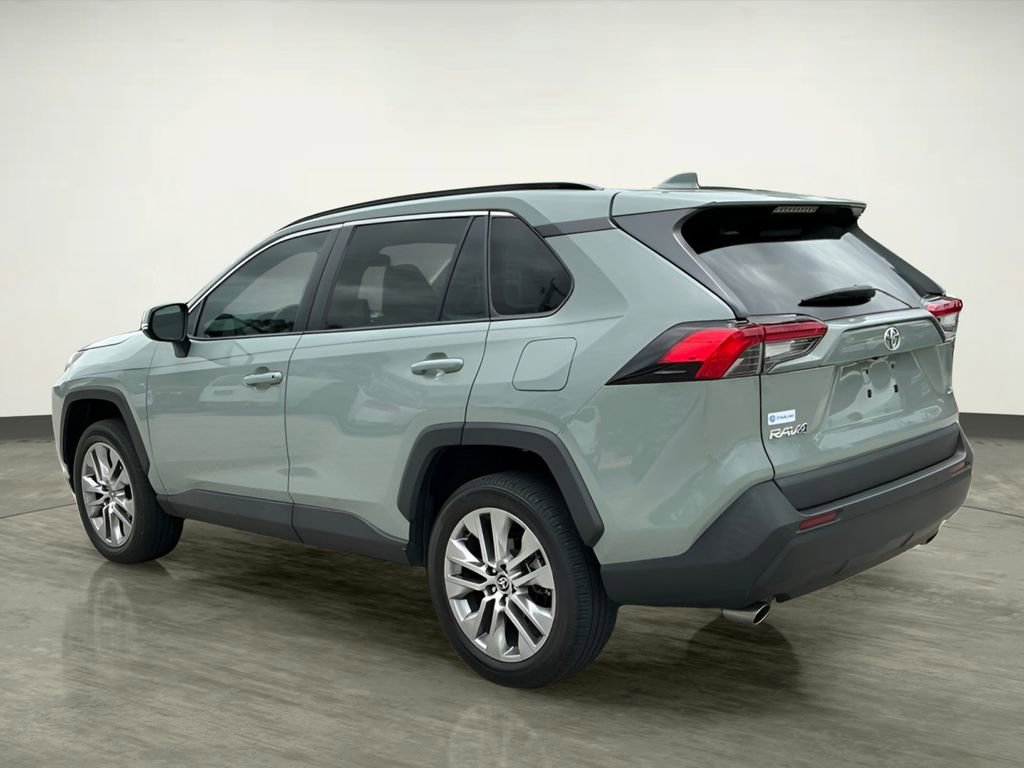 Used 2023 Toyota RAV4 XLE Premium FWD image 4