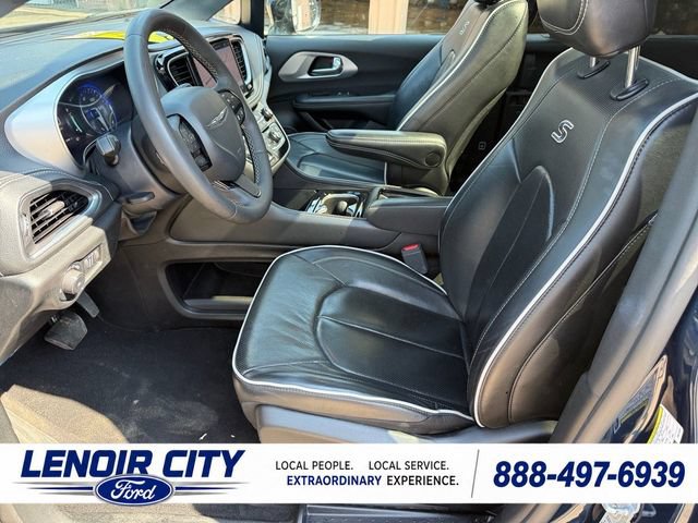 Used 2025 Chrysler Pacifica Limited FWD image 10