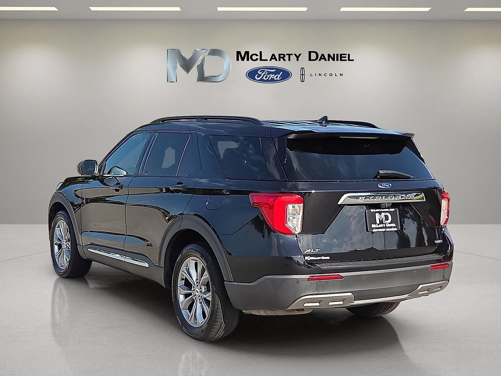 Certified 2020 Ford Explorer XLT w/ Equipment Group 202A AWD/4WD image 4