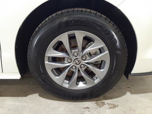 Used 2021 Toyota Sienna XLE image 30