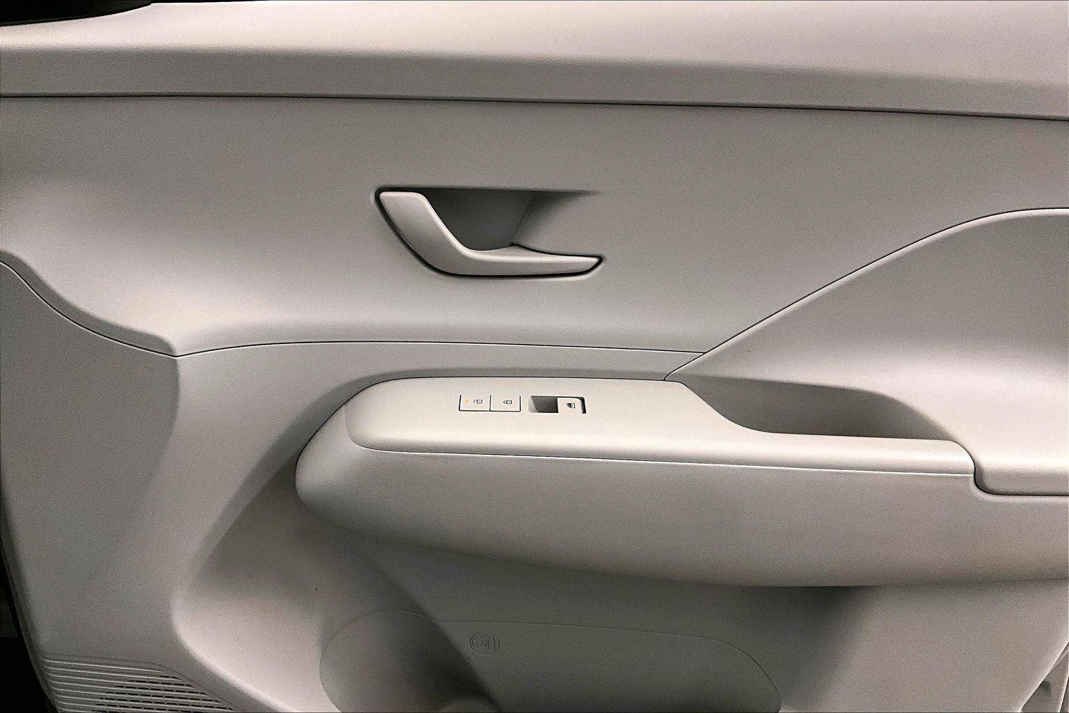 Used 2025 Hyundai Kona SEL image 23