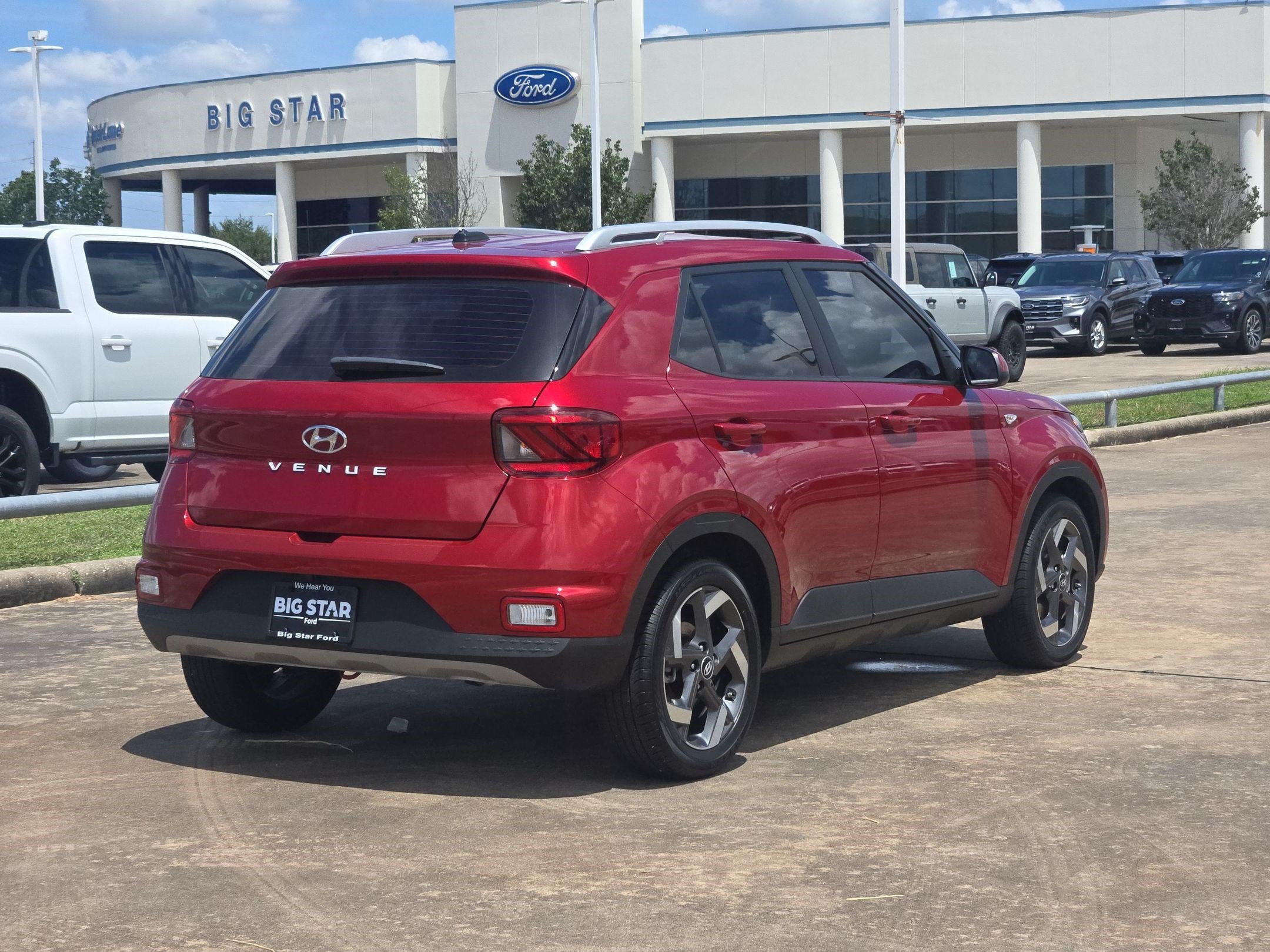 Used 2026 Hyundai Venue SEL FWD image 3