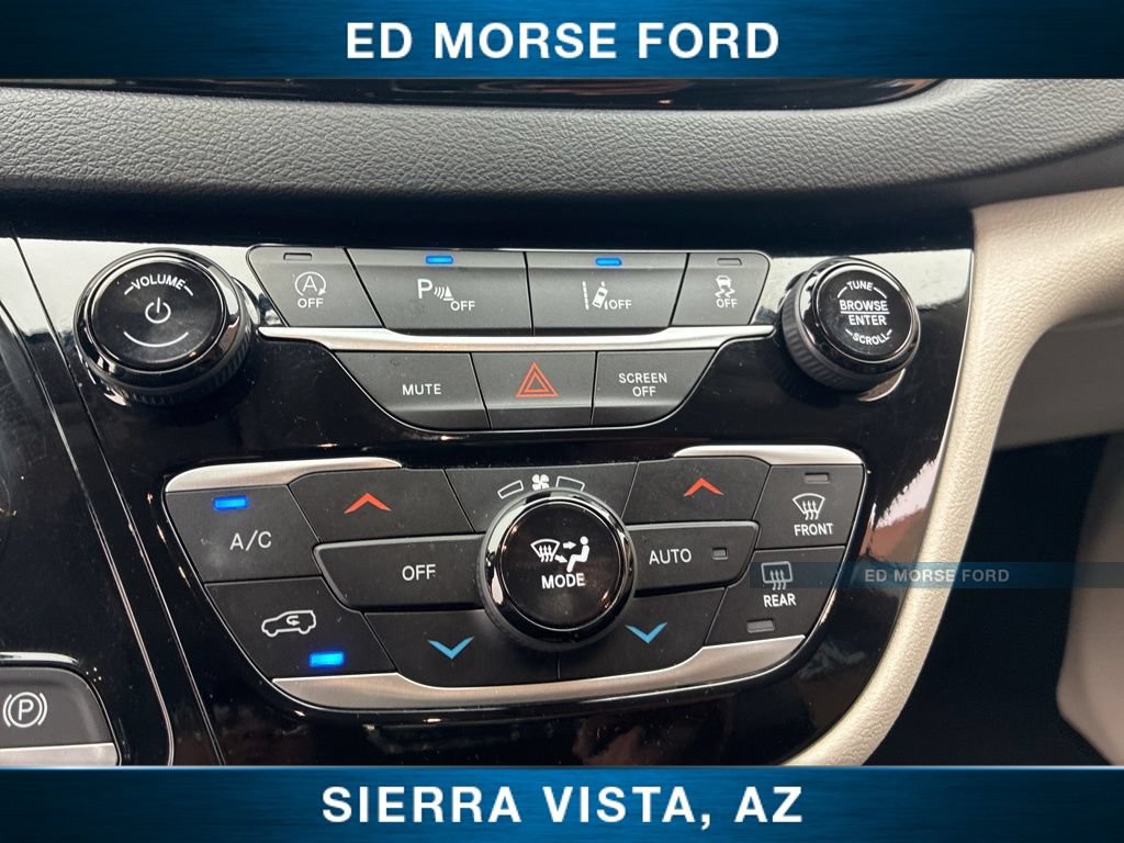 Used 2024 Chrysler Pacifica Touring-L FWD image 40