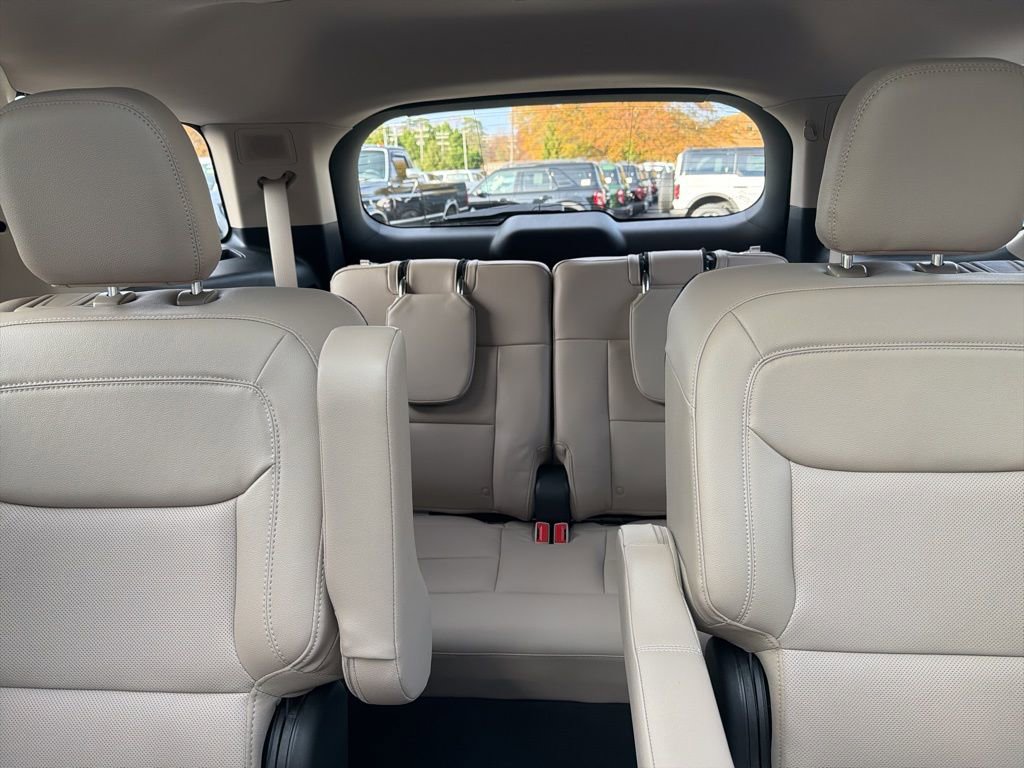 Certified 2022 Ford Explorer Limited w/ Equipment Group 301A image 19