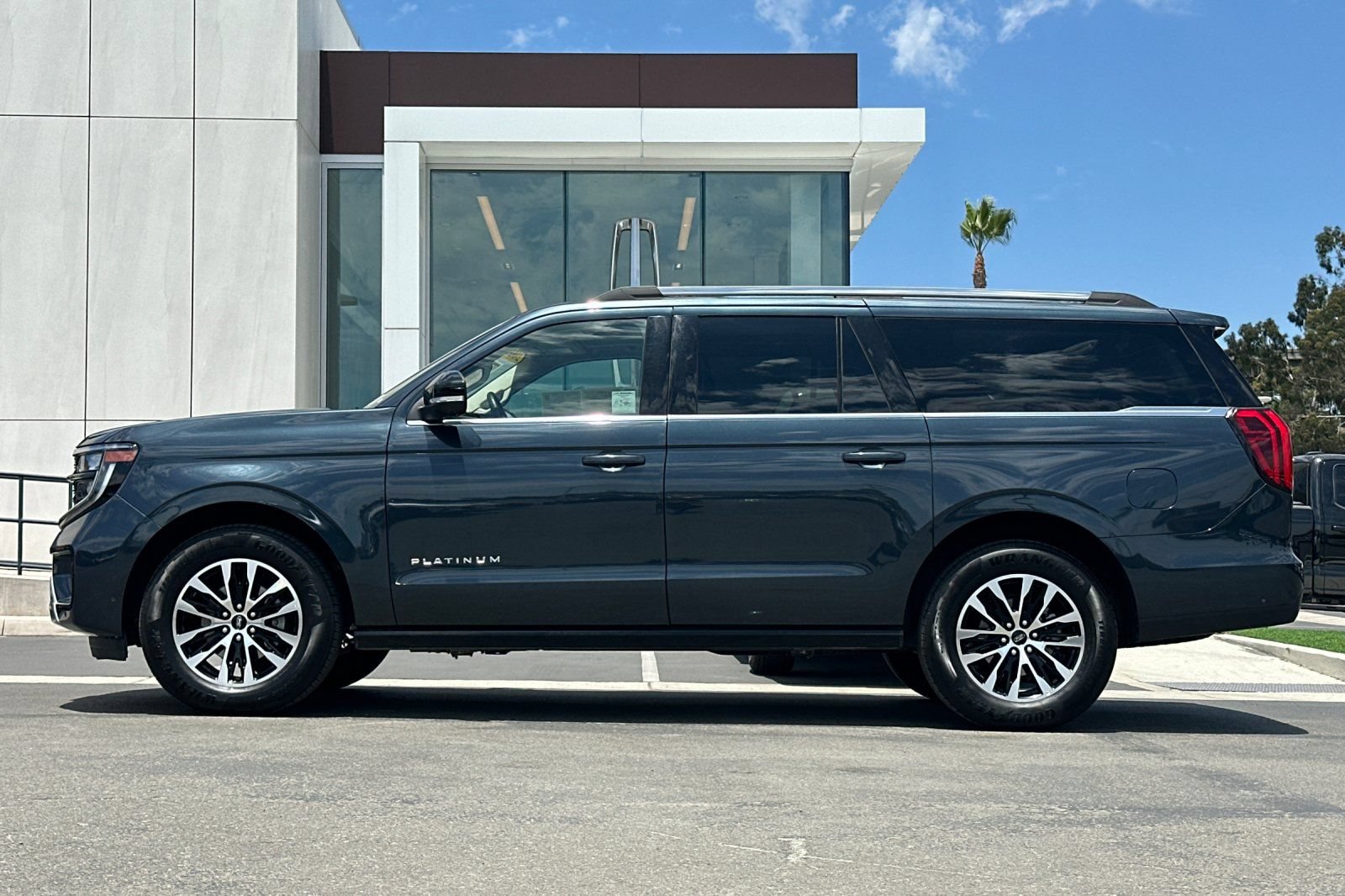 Certified 2025 Ford Expedition Max Platinum AWD/4WD image 6
