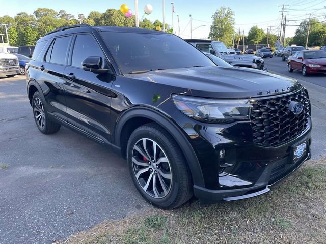 Certified 2025 Ford Explorer ST-Line w/ Premium Package RWD image 5