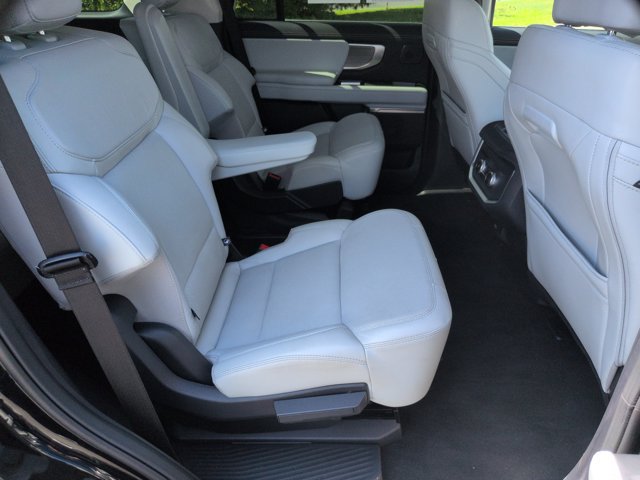 Certified 2025 Ford Expedition Platinum w/ Driver's Package AWD/4WD image 35
