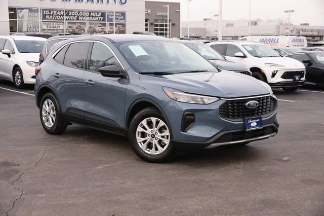 Certified 2024 Ford Escape Active w/ Cold Weather Package image 2