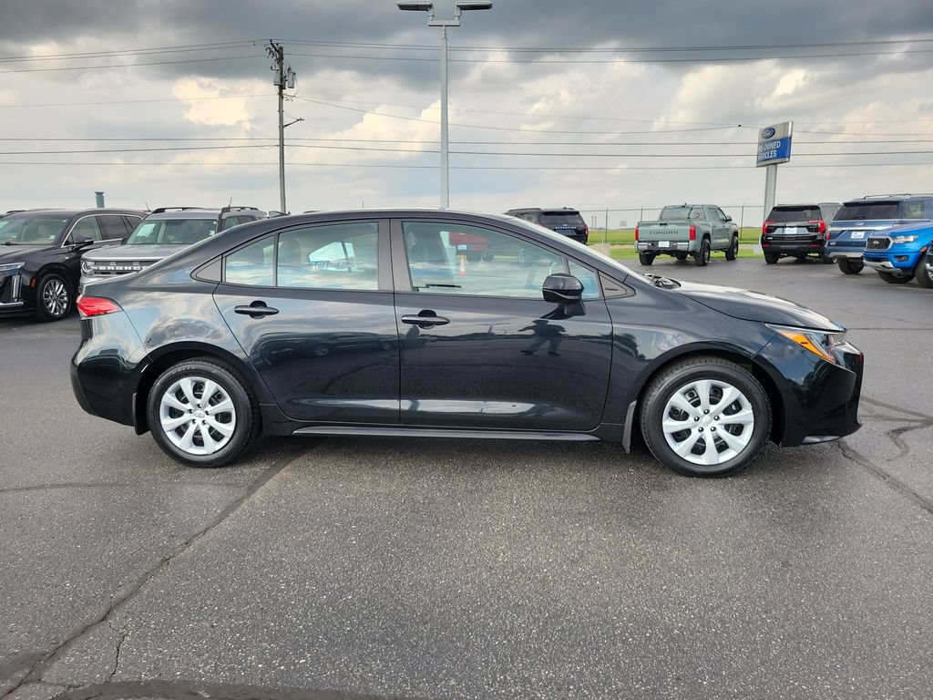 Used 2020 Toyota Corolla LE FWD image 3