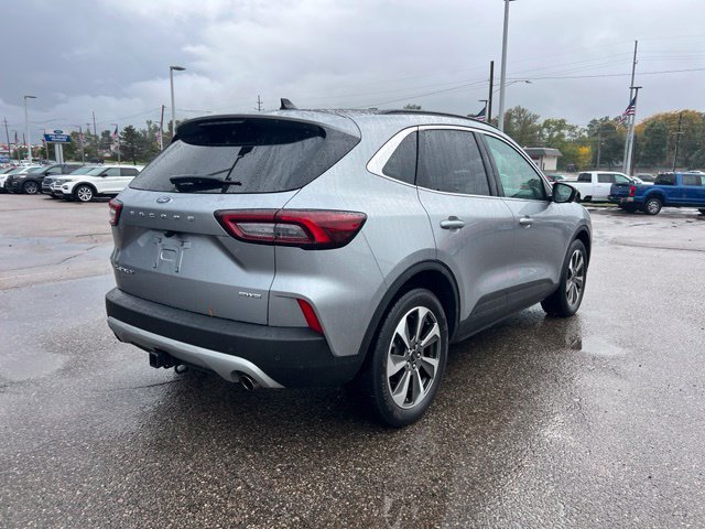 Certified 2024 Ford Escape Platinum w/ Class II Trailer Tow Package AWD/4WD image 4