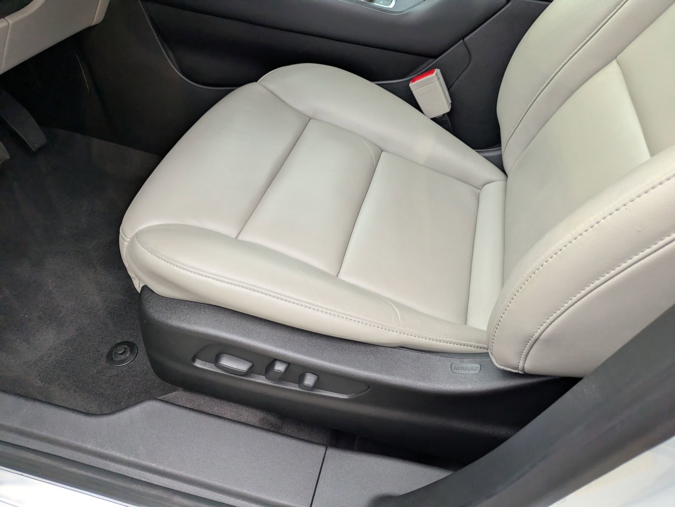 Used 2022 Cadillac XT4 Premium Luxury w/ Technology Package image 13