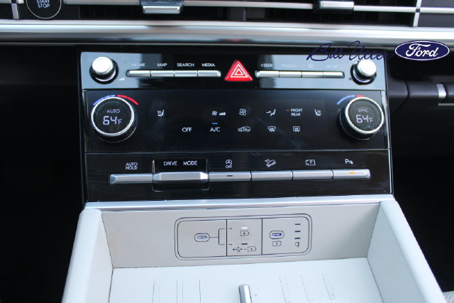 Used 2025 Hyundai Santa Fe SEL FWD image 17