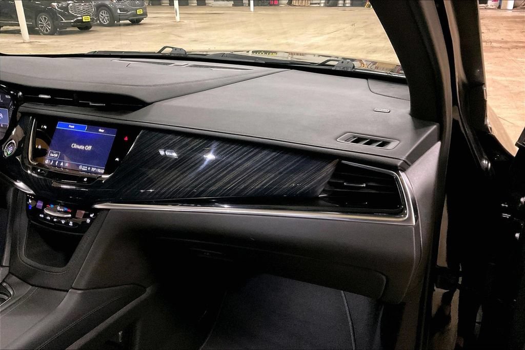 Used 2024 Cadillac XT6 Premium Luxury AWD/4WD image 15