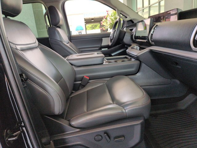 Certified 2025 Ford Expedition Active AWD/4WD image 31