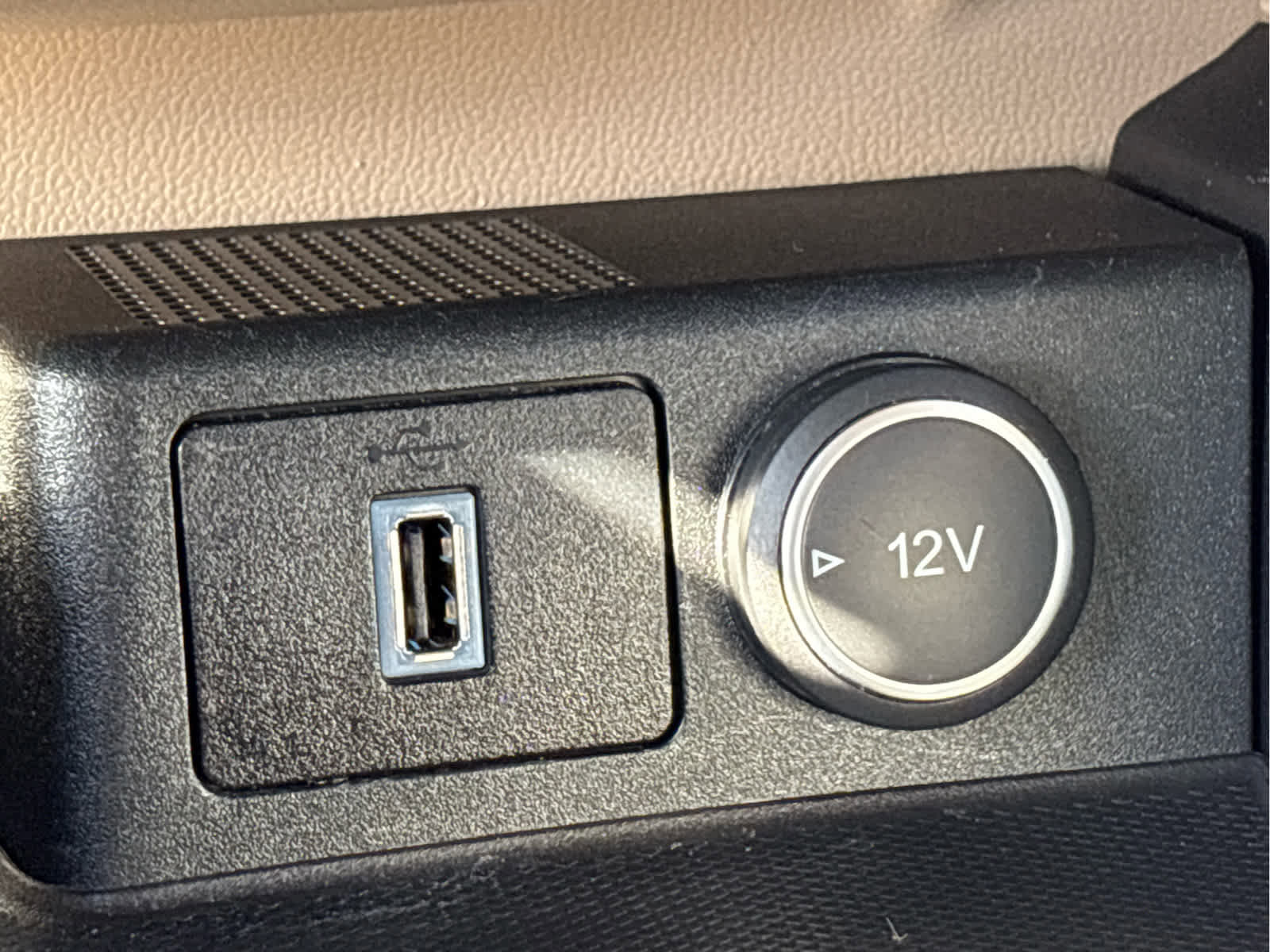 Certified 2020 Ford Escape SEL image 19