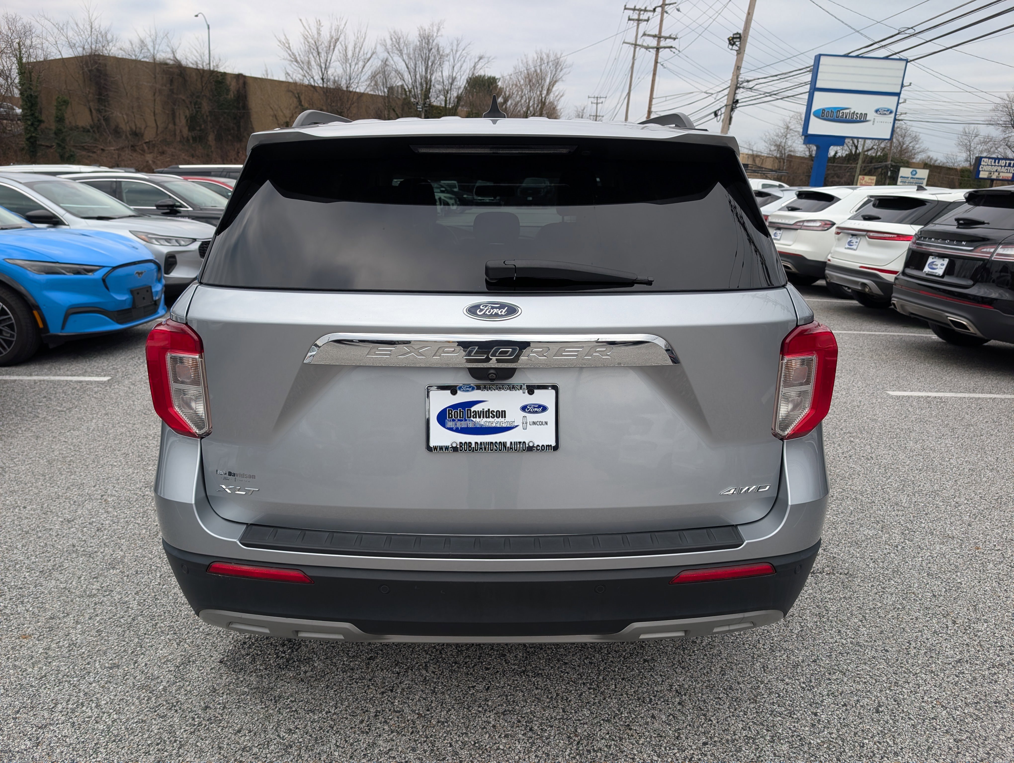 Certified 2022 Ford Explorer XLT w/ Equipment Group 202A image 3