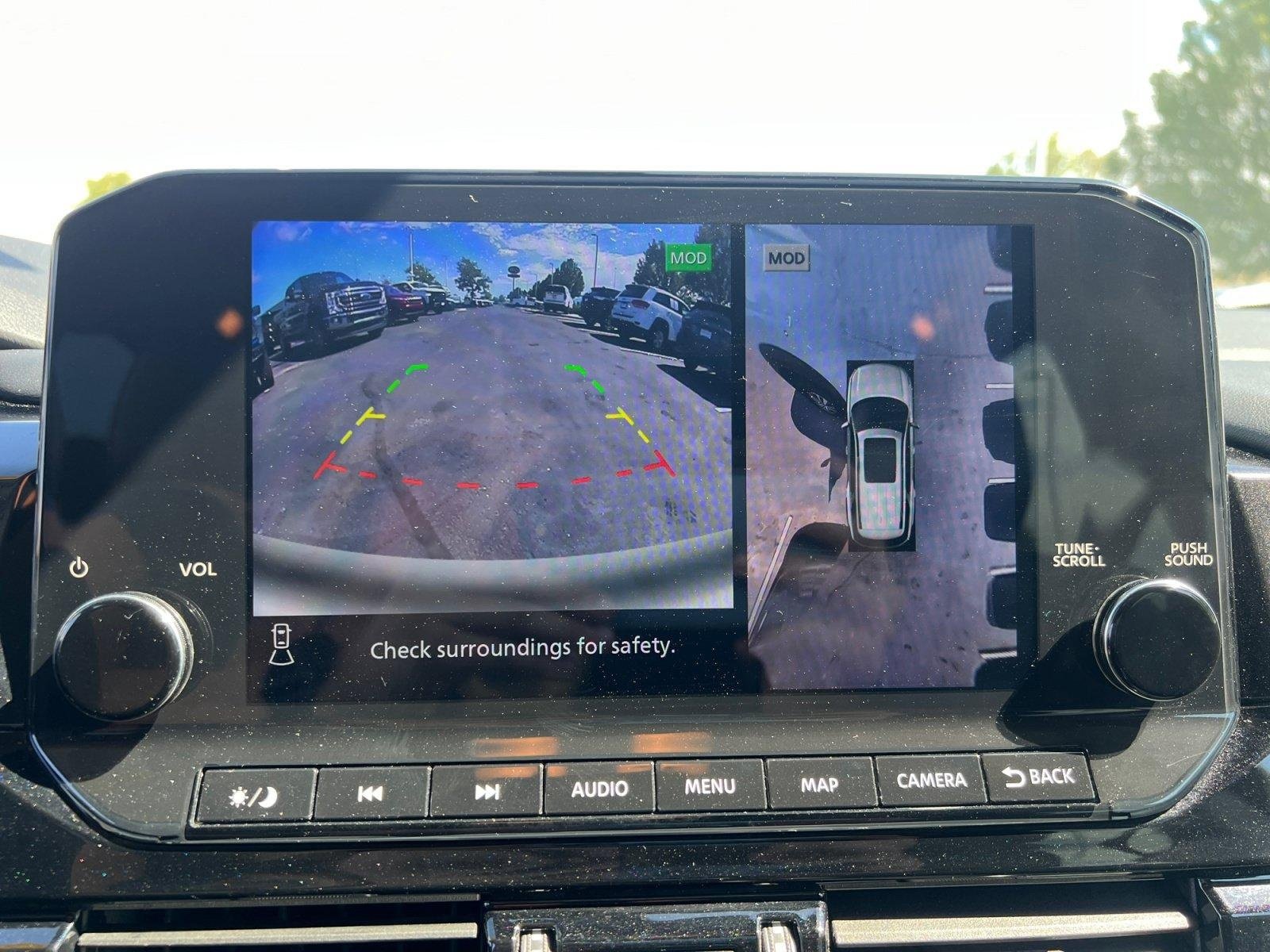 Used 2023 Nissan Pathfinder SL AWD/4WD image 19