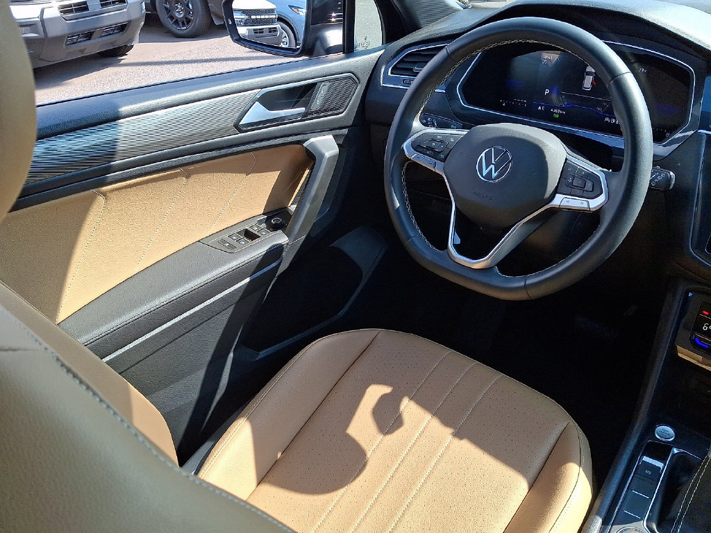 Used 2024 Volkswagen Tiguan SE AWD/4WD image 14