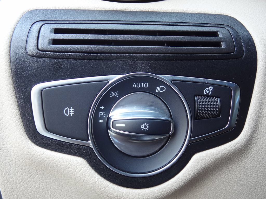 Used 2017 Mercedes-Benz GLC 300 4MATIC image 19