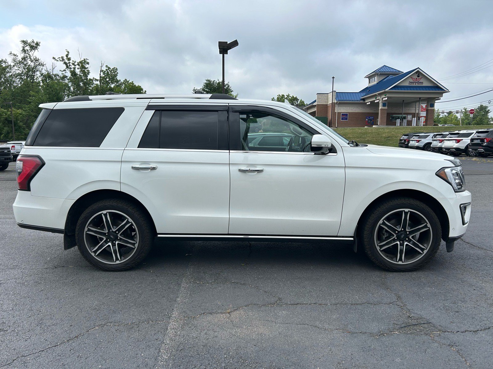 Certified 2021 Ford Expedition Limited AWD/4WD image 4