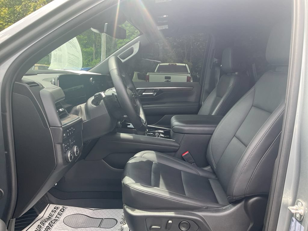 Used 2025 Chevrolet Tahoe Z71 w/ Comfort Package AWD/4WD image 16