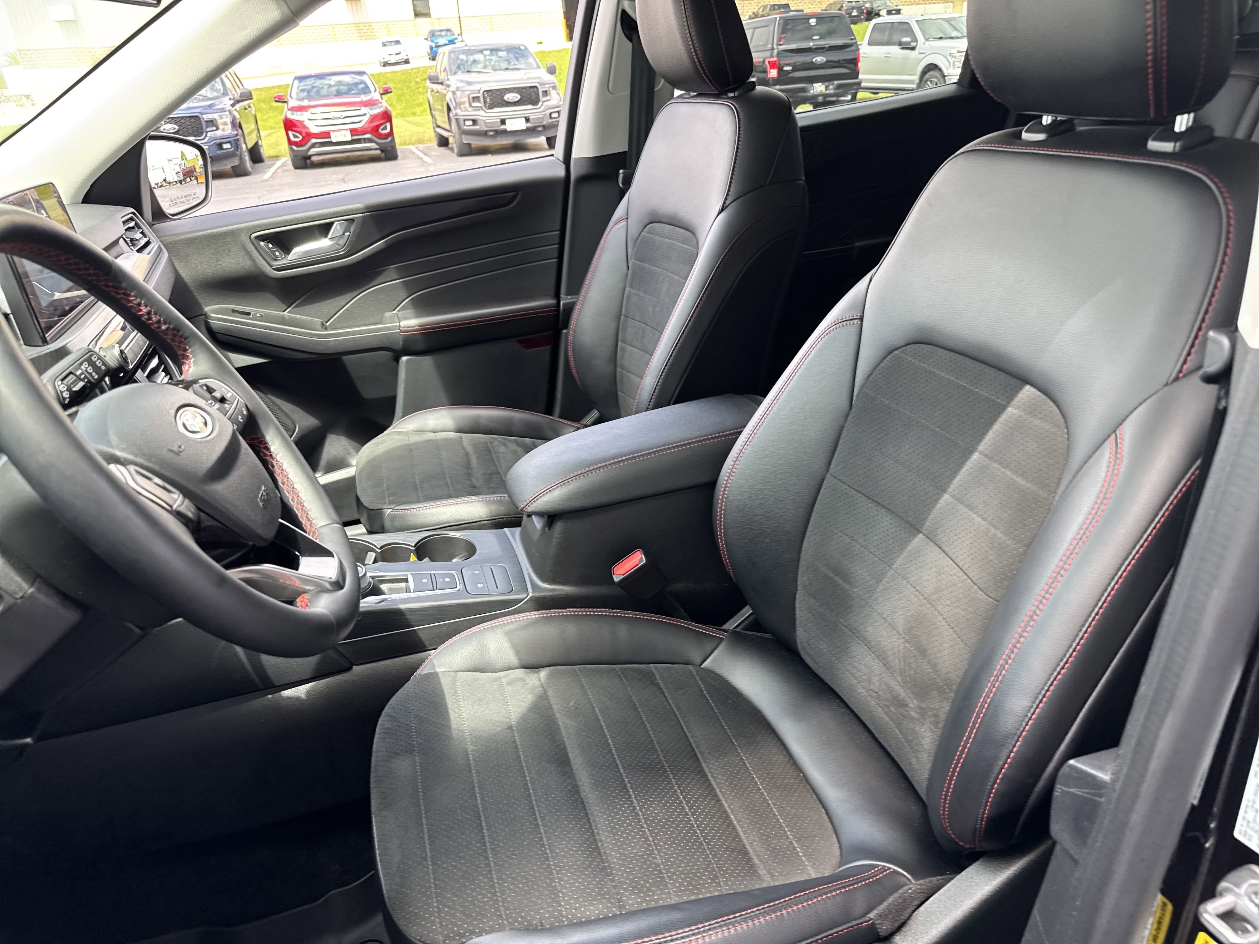 Certified 2022 Ford Escape SEL w/ SEL Stealth AWD Package image 17