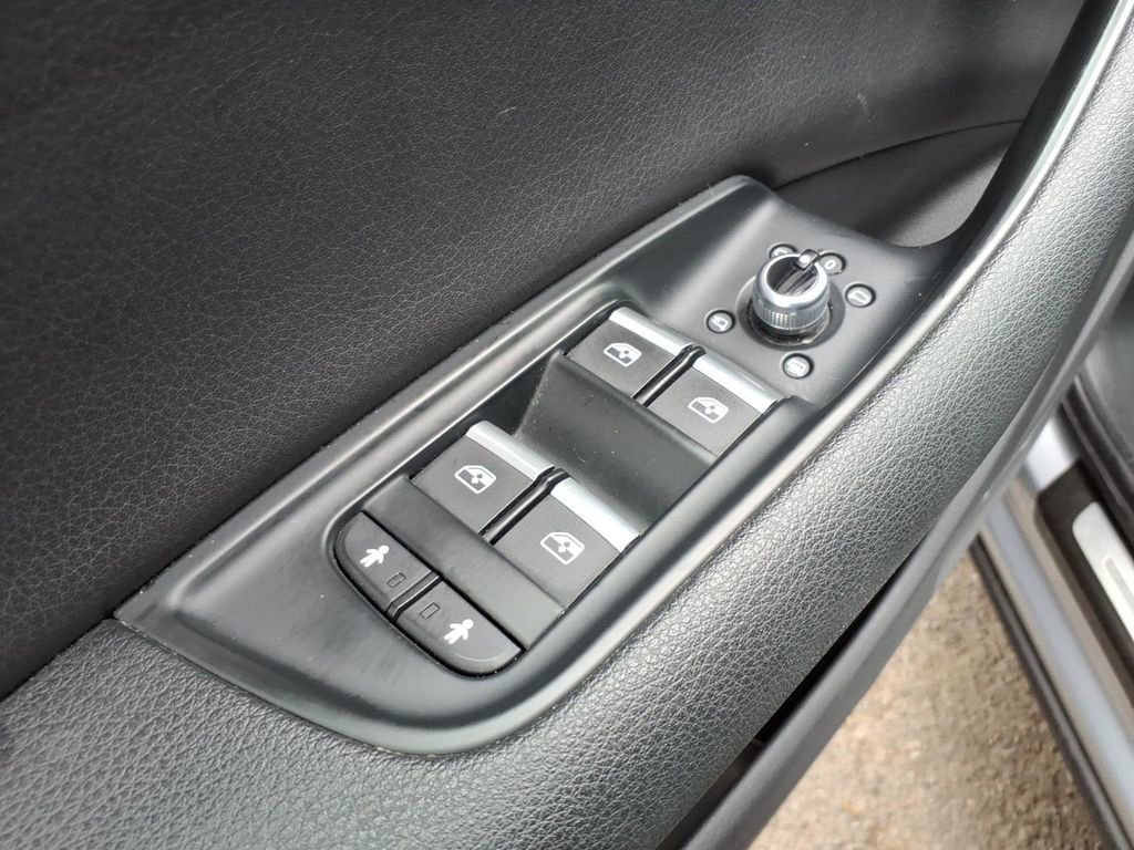 Used 2018 Audi Q7 3.0T Prestige AWD/4WD image 14