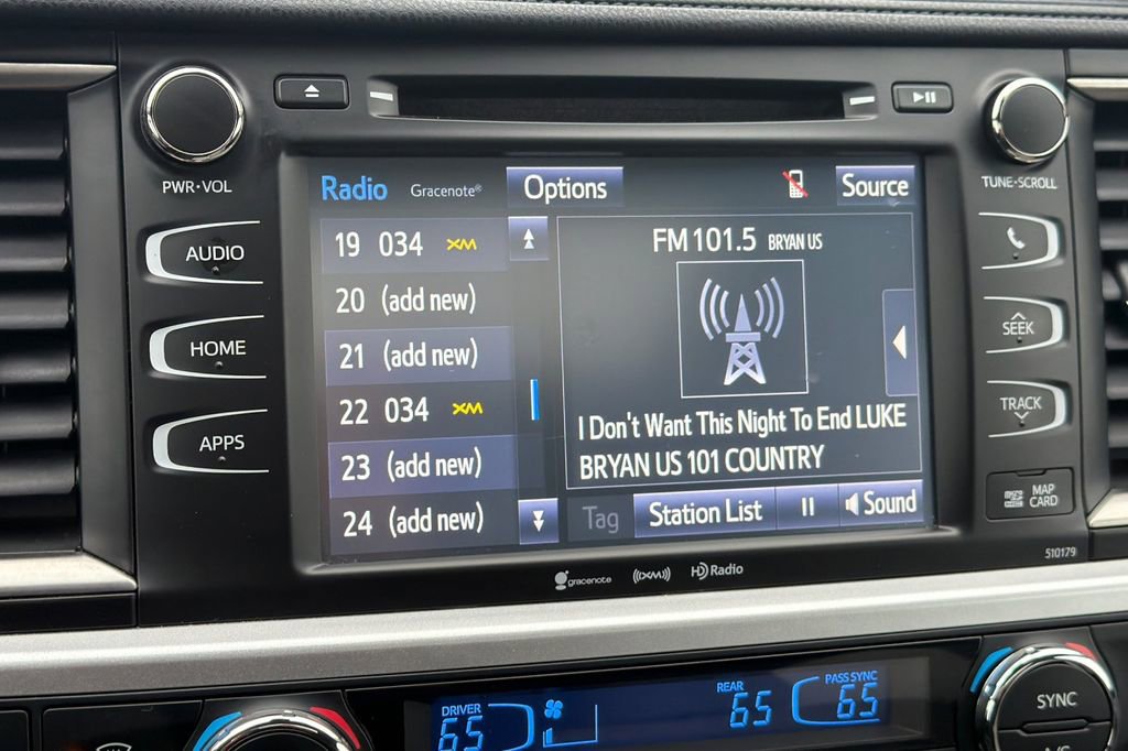 Used 2018 Toyota Highlander XLE image 18