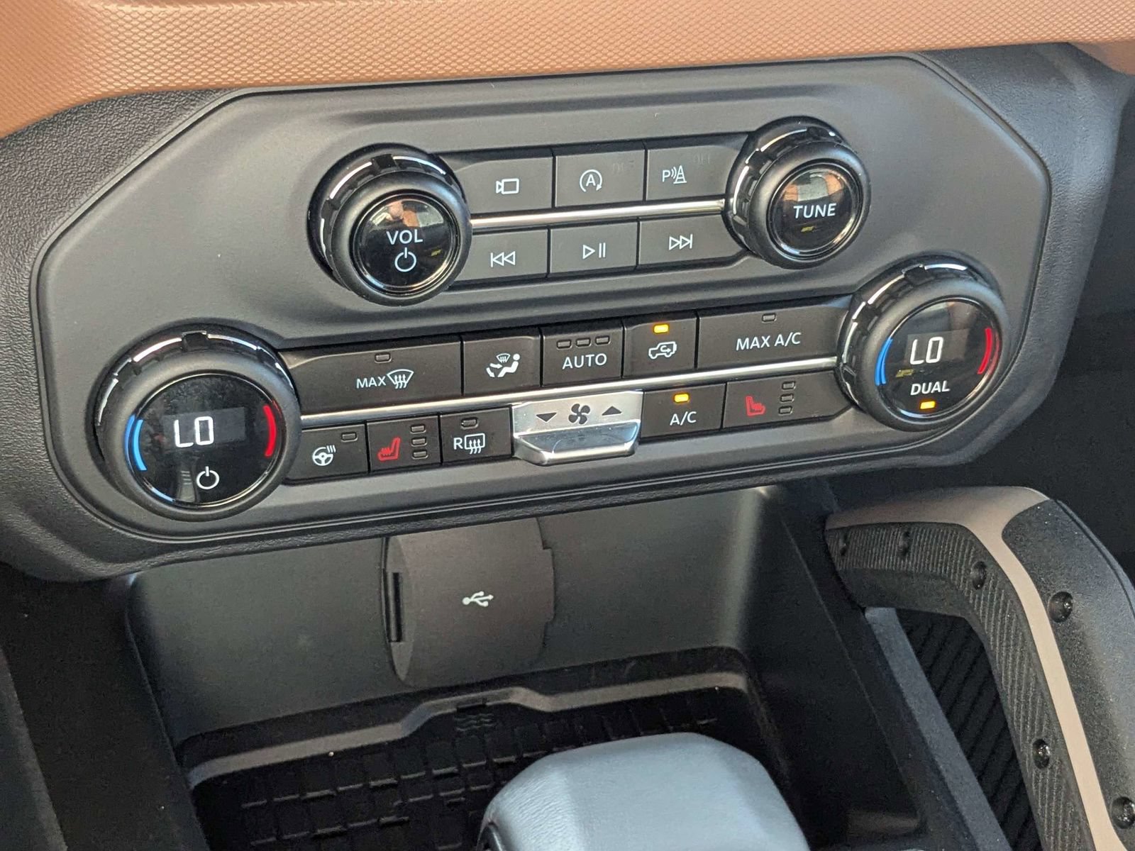Certified 2024 Ford Bronco Outer Banks AWD/4WD image 24