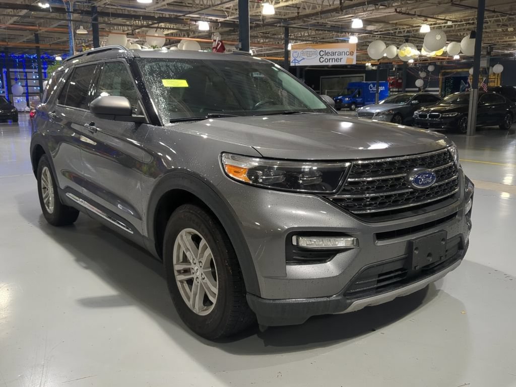 Certified 2022 Ford Explorer XLT w/ Equipment Group 202A AWD/4WD image 5