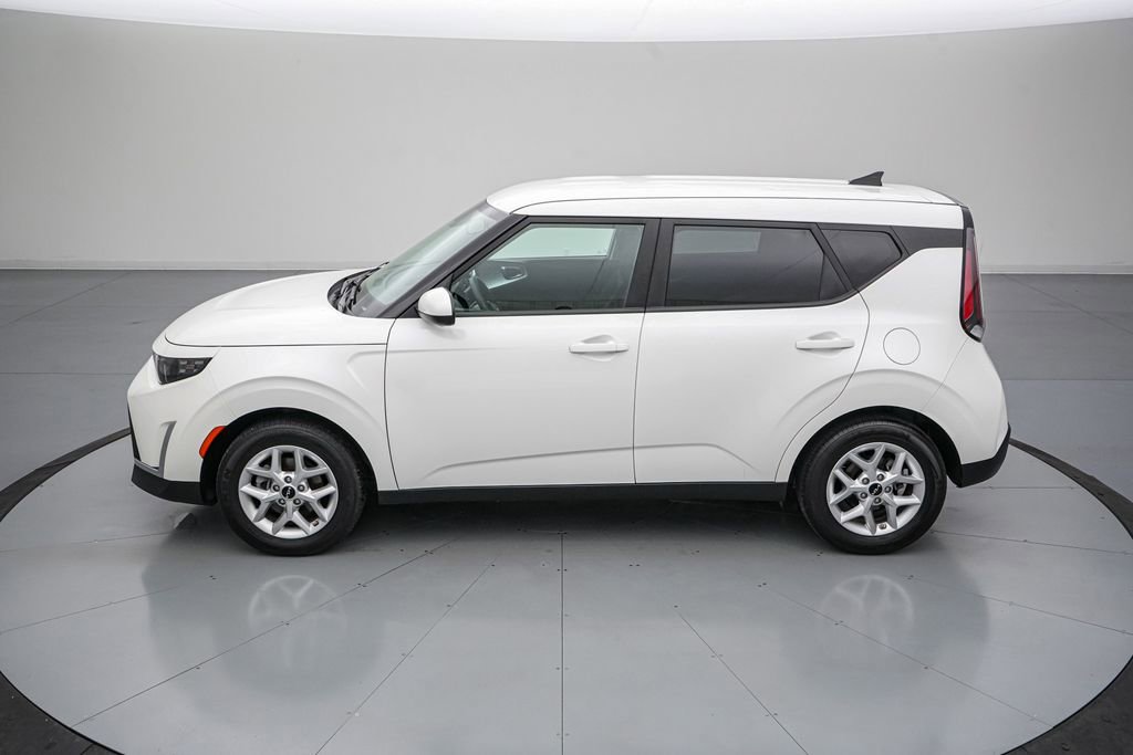 Used 2025 Kia Soul LX w/ LX Technology Package FWD image 8