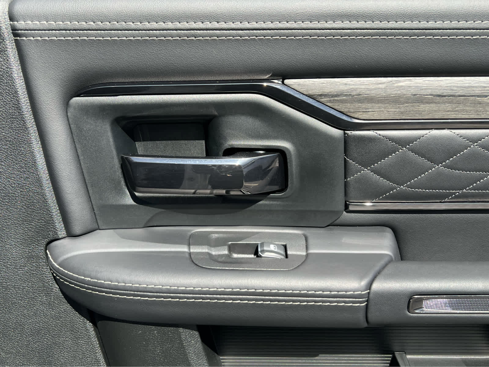 Used 2025 RAM 3500 Limited image 21