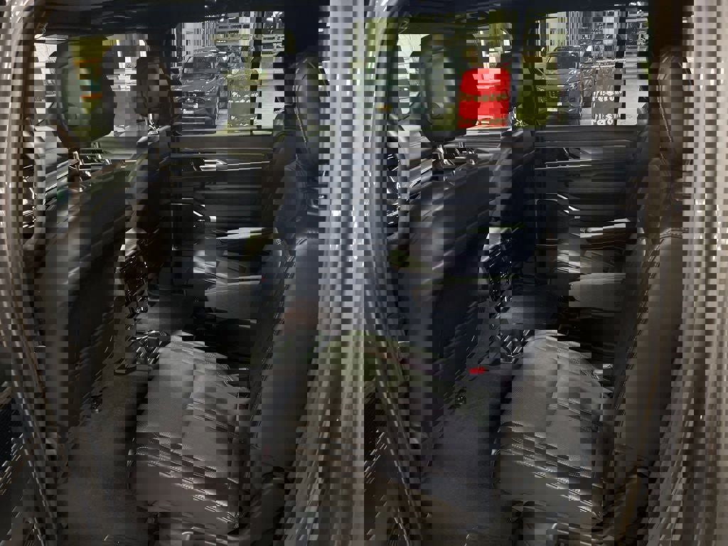 Used 2024 Jeep Wagoneer L Series II w/ Premium Group I image 11