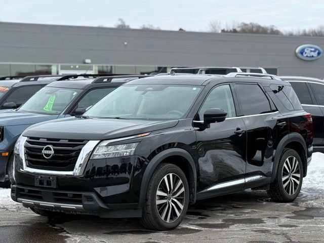 Used 2023 Nissan Pathfinder Platinum w/ Cargo Package video 3