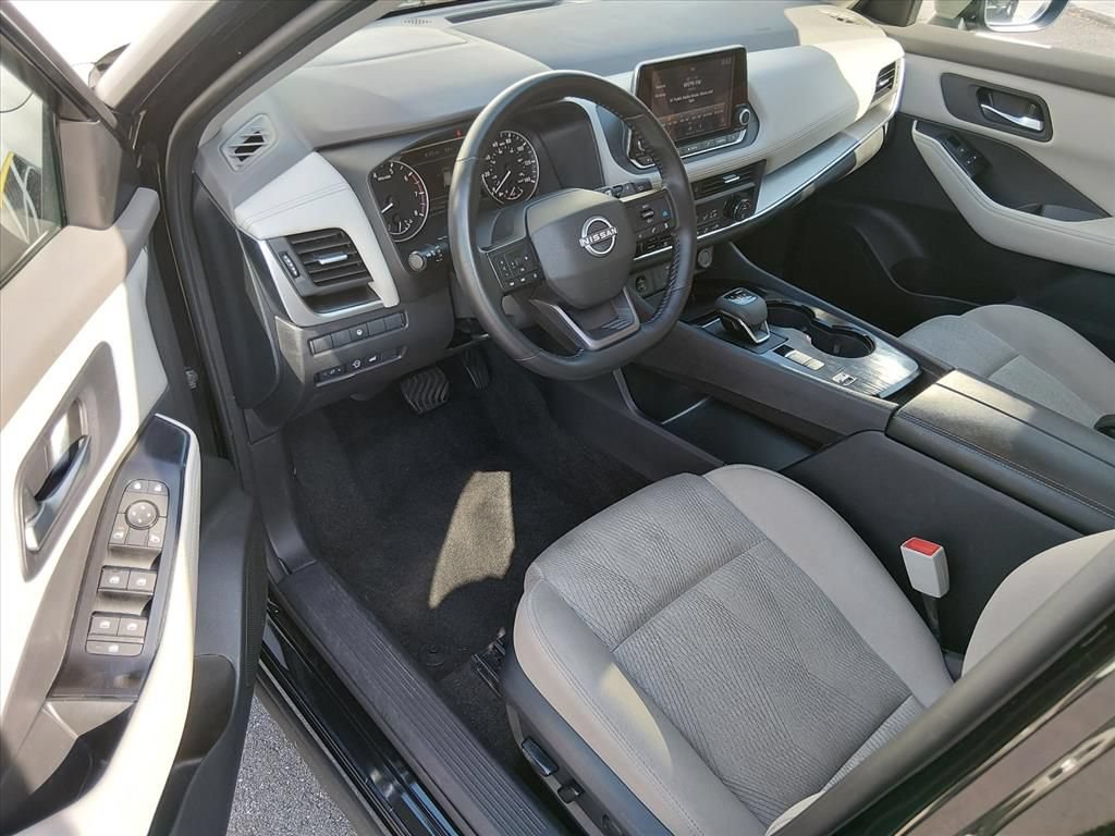 Used 2025 Nissan Rogue SV FWD image 10