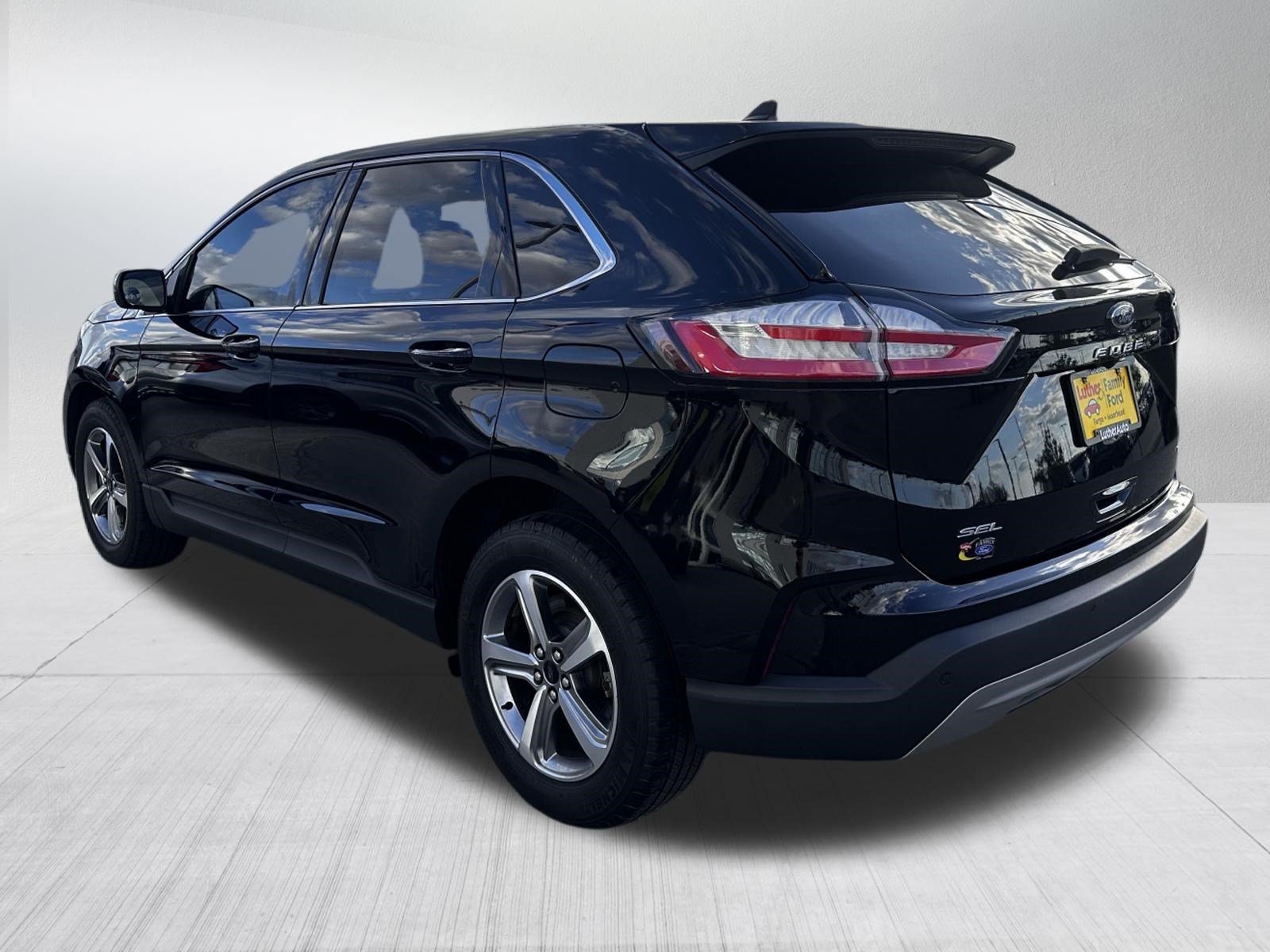 Certified 2024 Ford Edge SEL w/ Convenience Package AWD/4WD image 5
