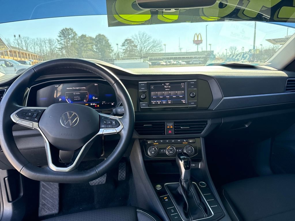 Used 2024 Volkswagen Jetta SE w/ Panoramic Sunroof Package image 13