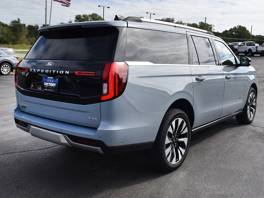 Certified 2025 Ford Expedition Max Platinum w/ Driver's Package AWD/4WD image 16