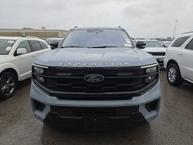 Certified 2025 Ford Expedition Active AWD/4WD image 3