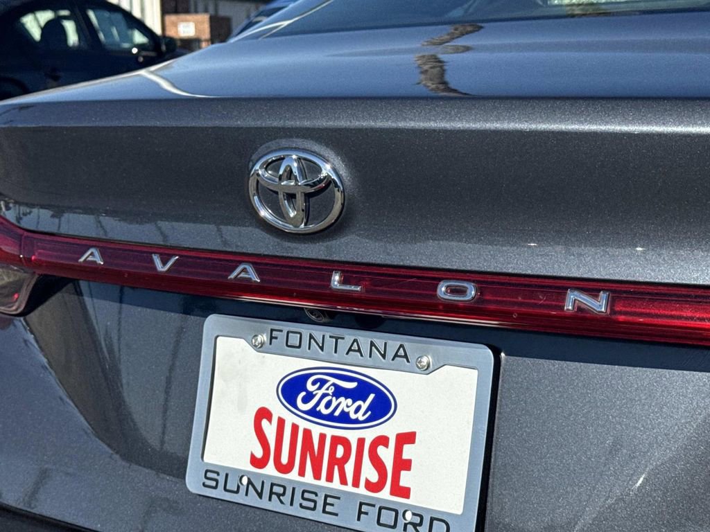 Used 2020 Toyota Avalon XLE image 26