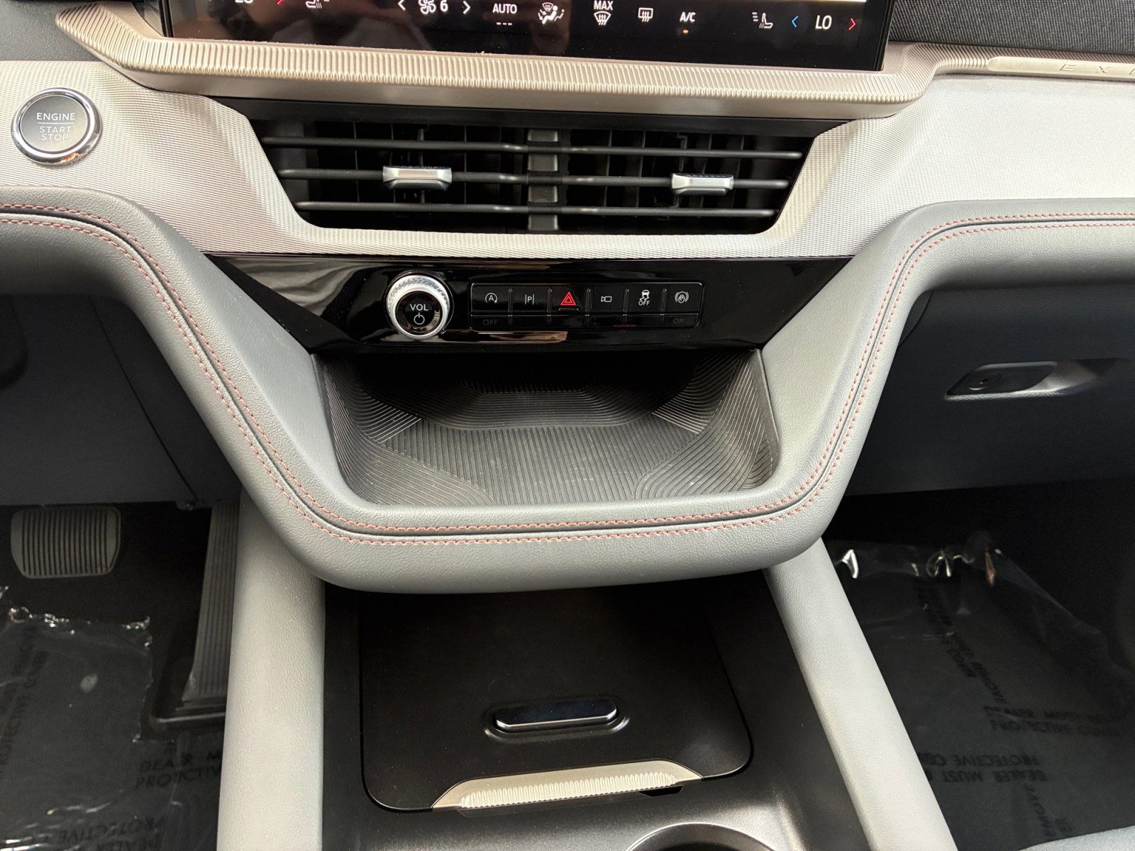 Certified 2025 Ford Explorer Active AWD/4WD image 29