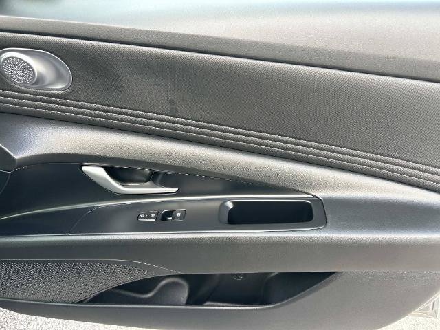 Used 2024 Hyundai Elantra SEL FWD image 25