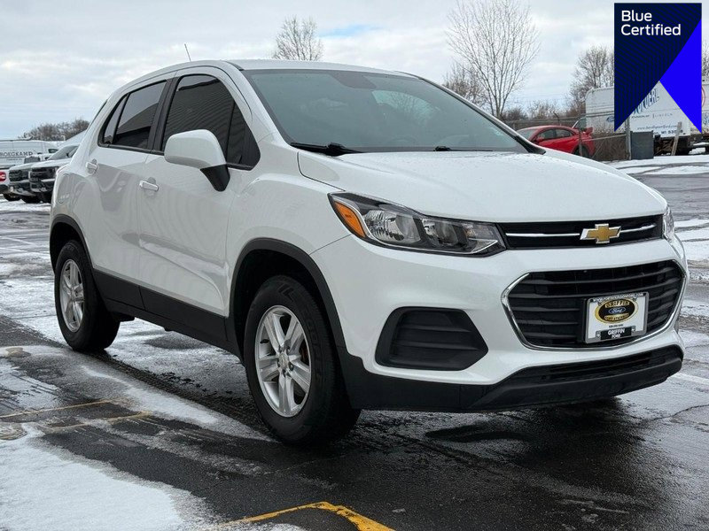 Used 2022 Chevrolet Trax LS w/ Tint and Cruise Package image 1