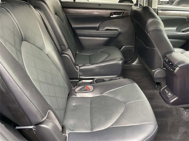 Used 2022 Toyota Highlander Platinum image 32